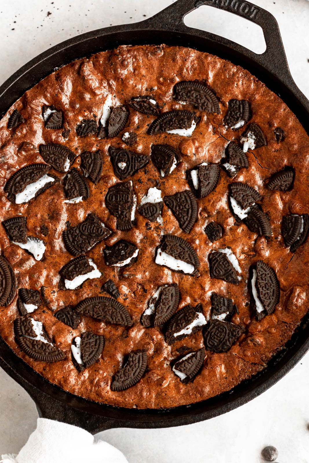 Top of oreo skillet brownies.