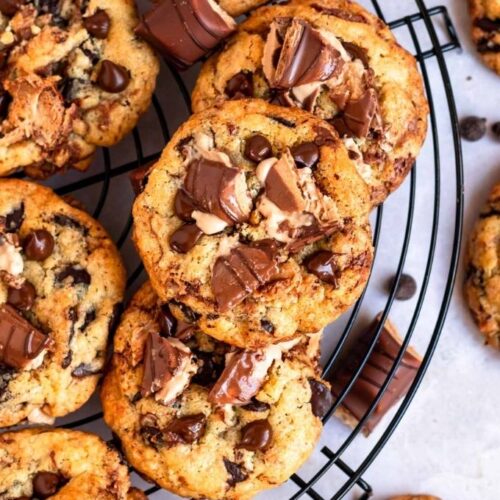 Overhead shot of kinder bueno cookies on a round black cooling rack.