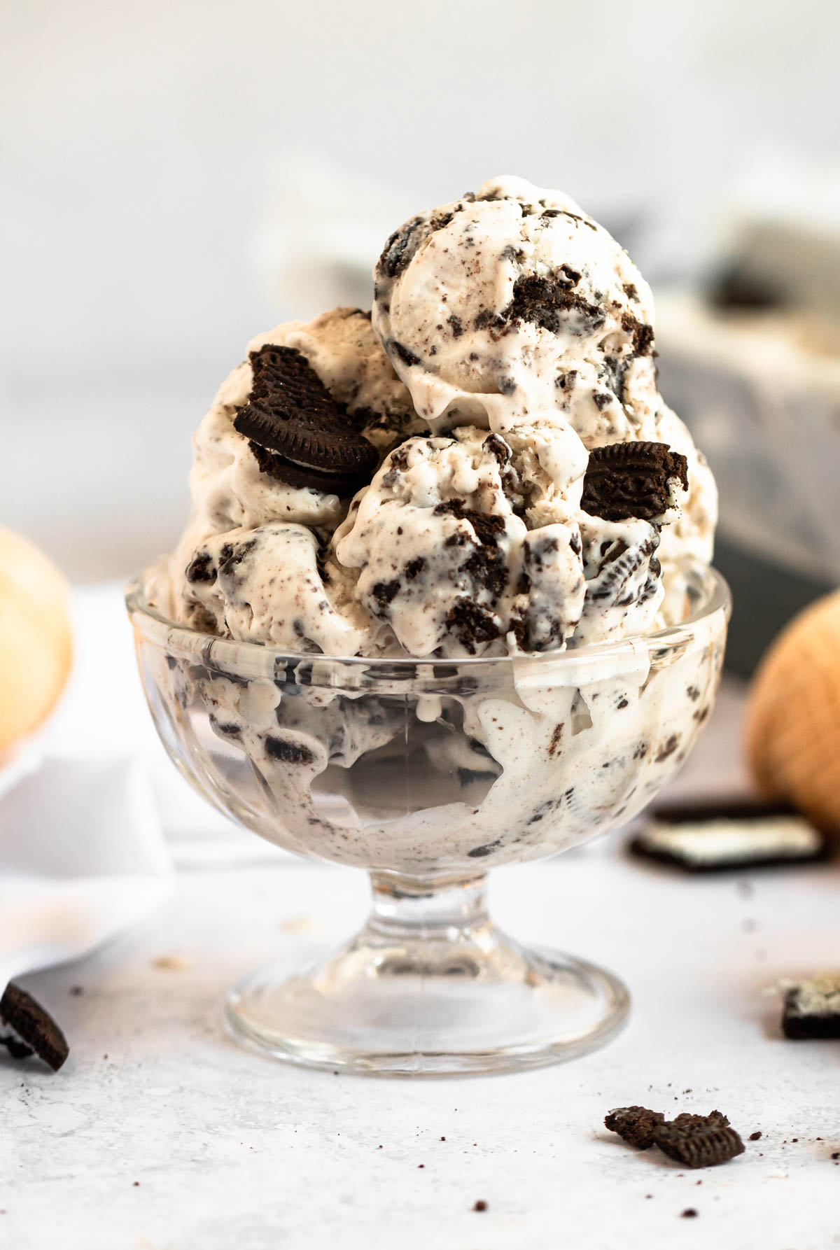Cookies and cream ice cream in a glass ice cream bowl.