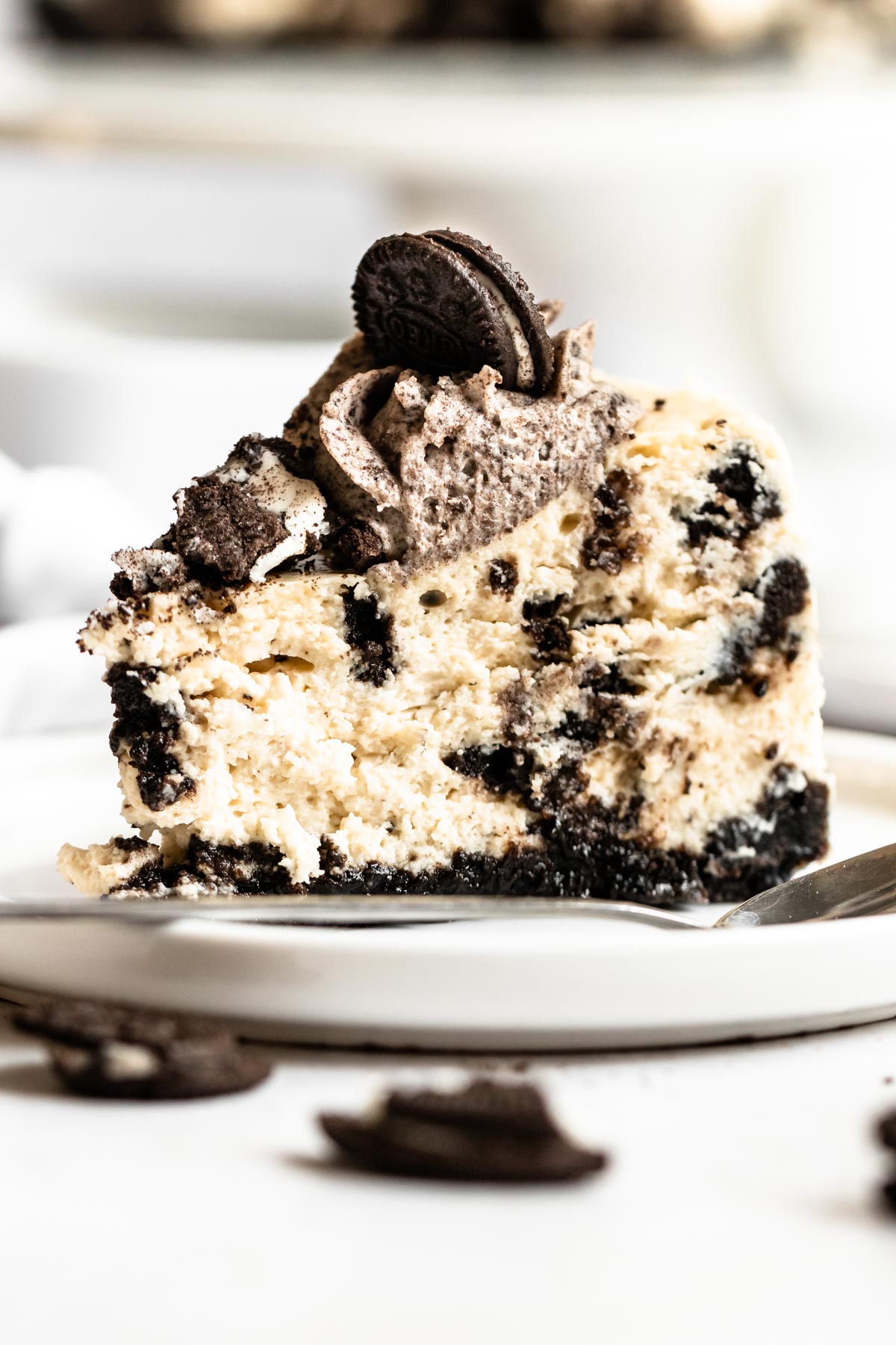 Slice of oreo cheesecake on a plate.