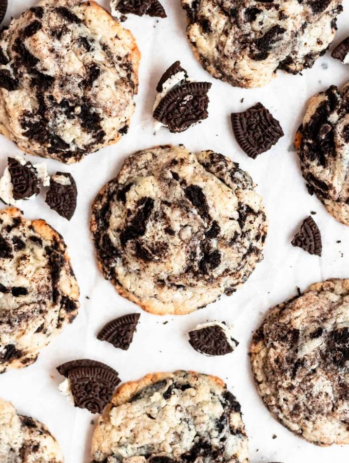 Close up shot of cheesecake oreo cookies.