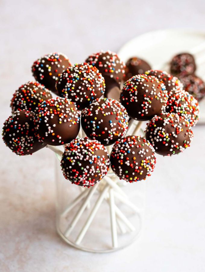 Chocolate Cake Pops - Rich And Delish