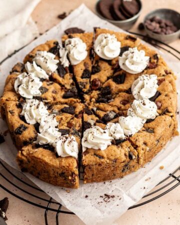 Oreo cookie cake on a cooling rack.