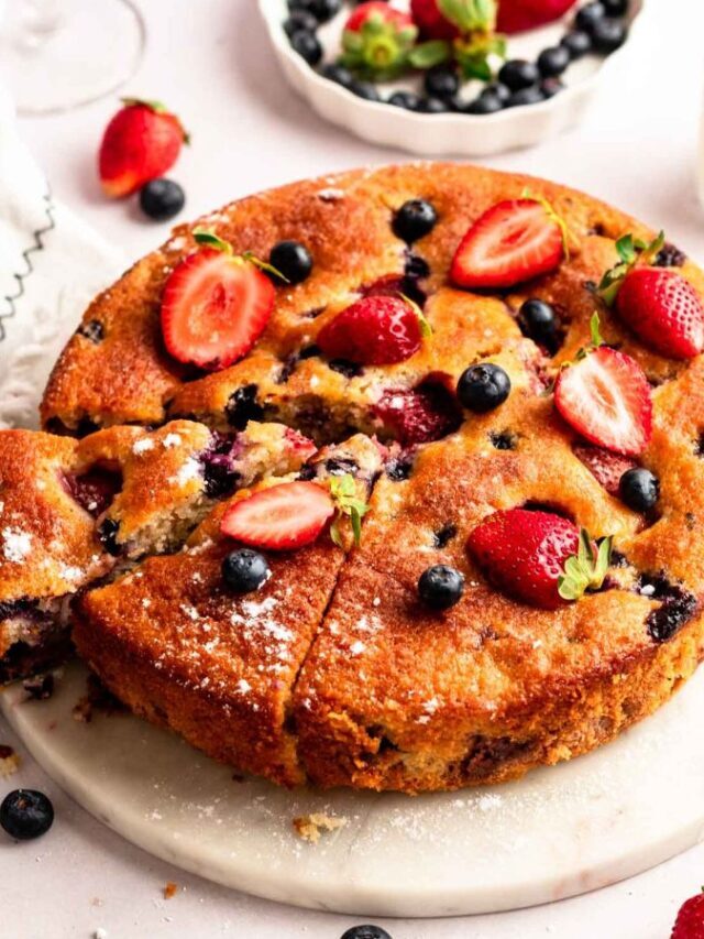 Easy Moist Berry Cake (One Bowl)