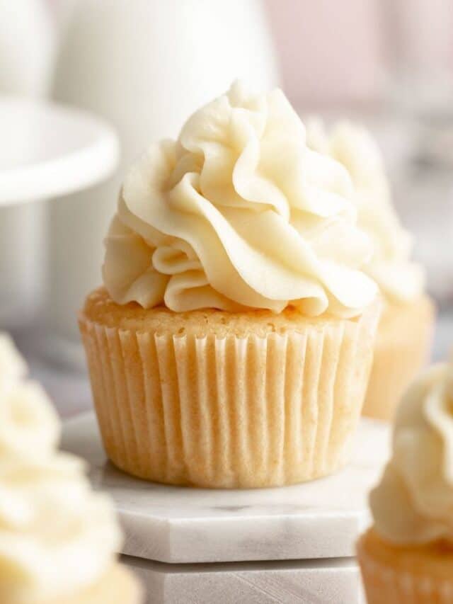 Vanilla Cupcakes w/ Vanilla Buttercream Frosting (One Bowl)