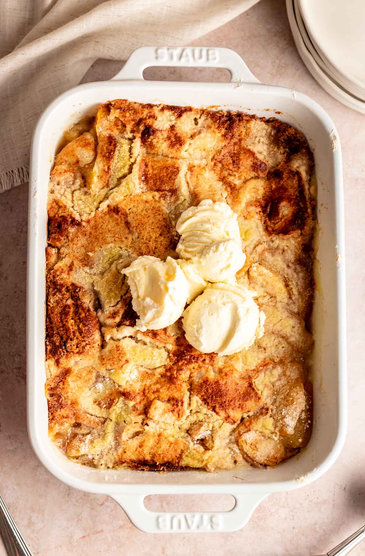 Overhead shot of 3 ingredient peach cobbler with ice cream.