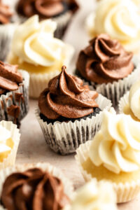 mini-cupcakes-chocolate-vanilla-rich-and-delish