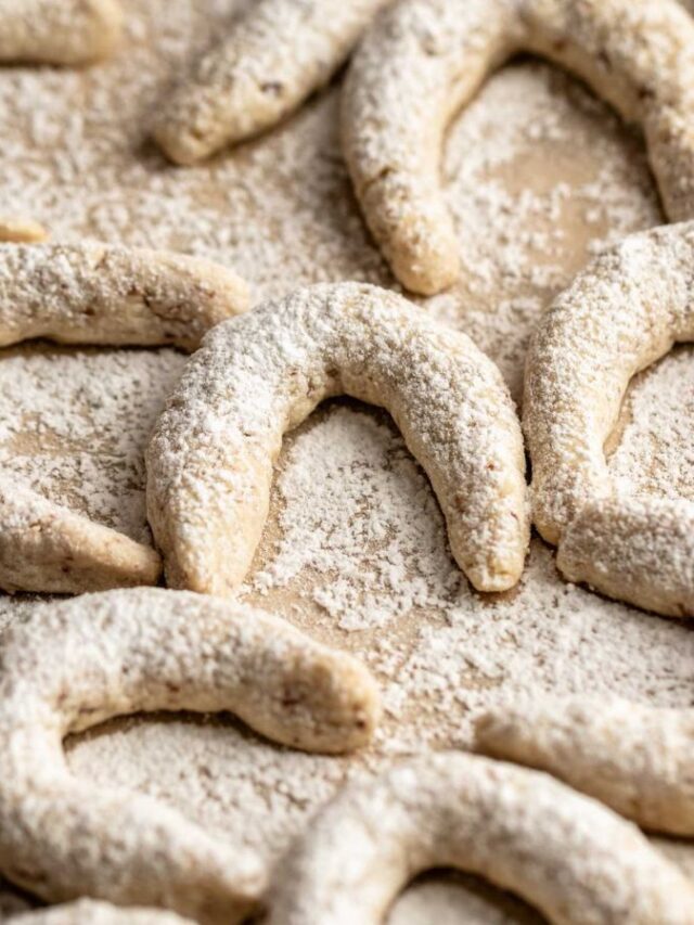 Easy Pecan Crescent Cookies (Melt In Your Mouth)