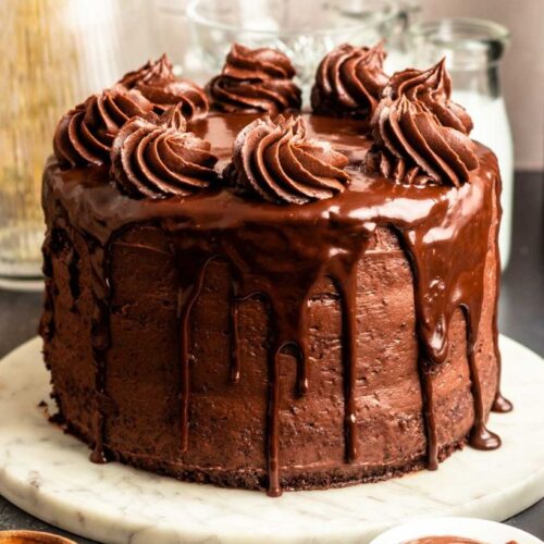 Nutella cake on a cake plate.