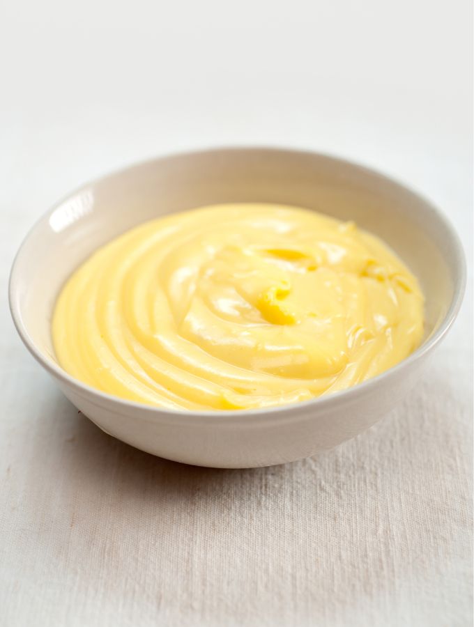 A bowl with pastry cream.