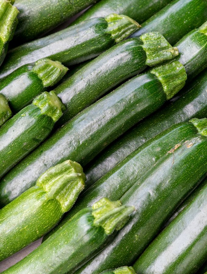 Pile of green zucchini.