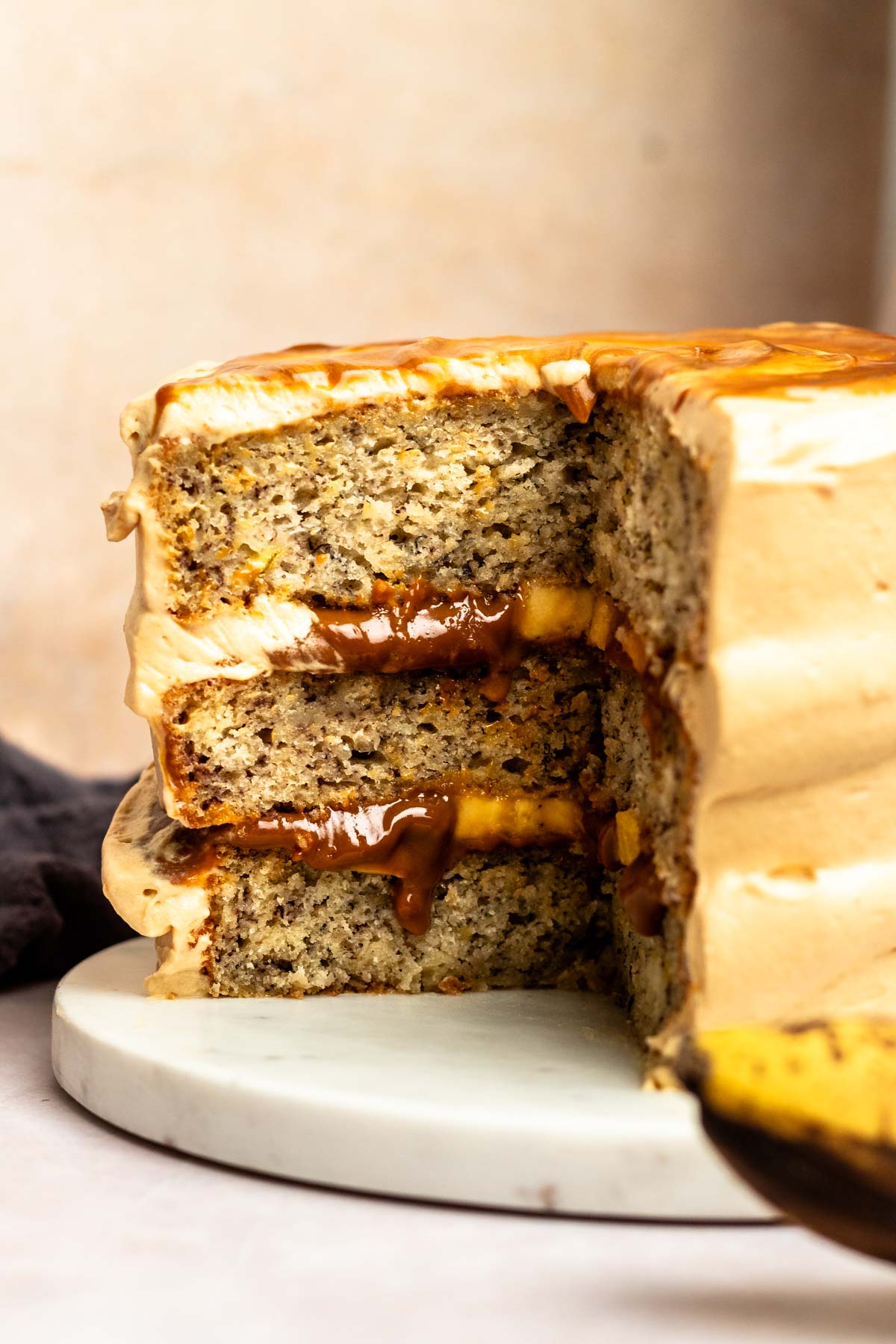 Close up shot of the inside of a banoffee cake.