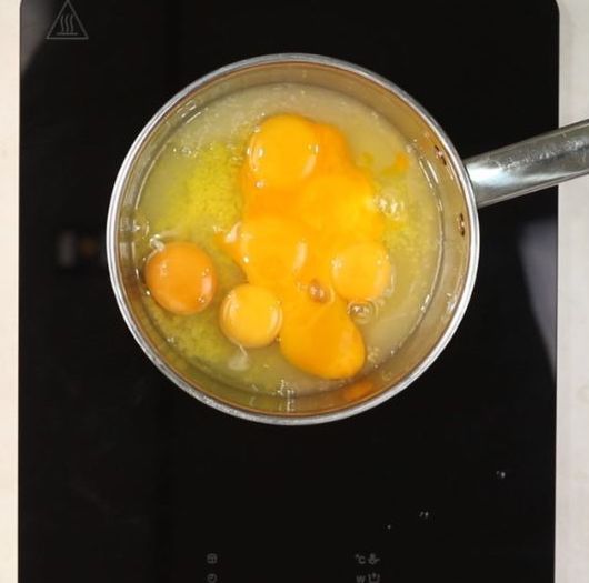 Lemon tiramisu process shots.